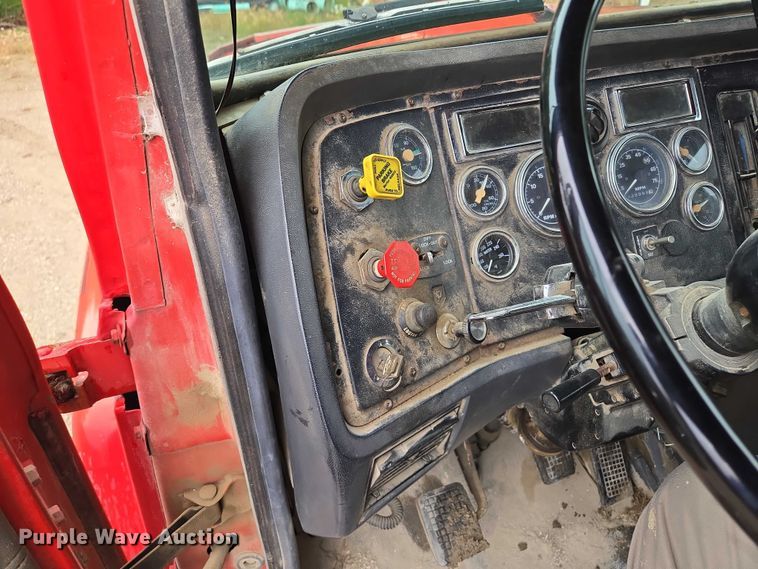 image for item EM7447 1995 Ford L9000 dump truck