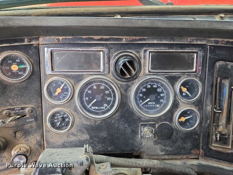 image for item EM7447 1995 Ford L9000 dump truck