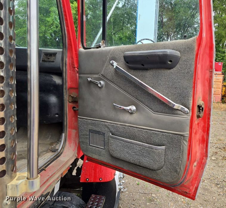 image for item EM7447 1995 Ford L9000 dump truck