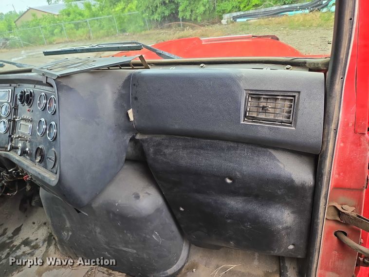 image for item EM7447 1995 Ford L9000 dump truck