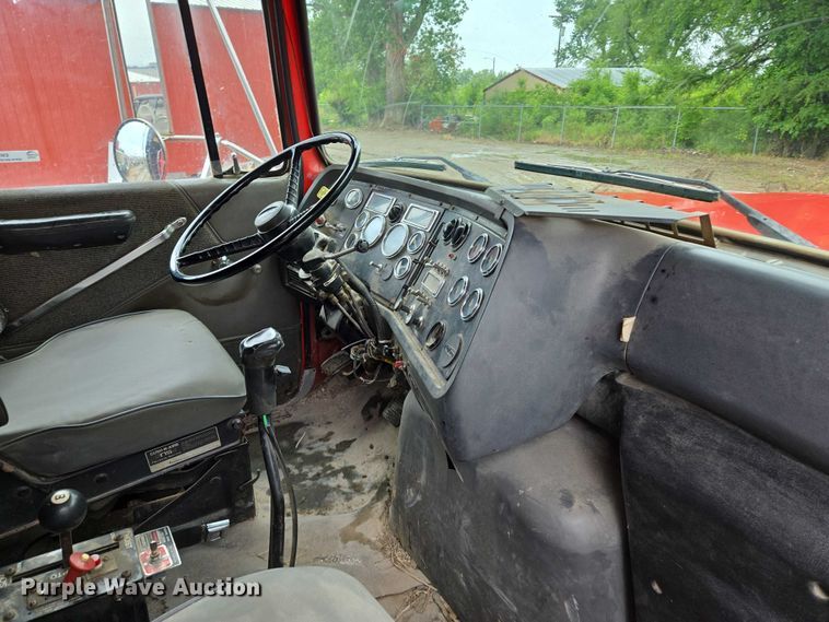 image for item EM7447 1995 Ford L9000 dump truck