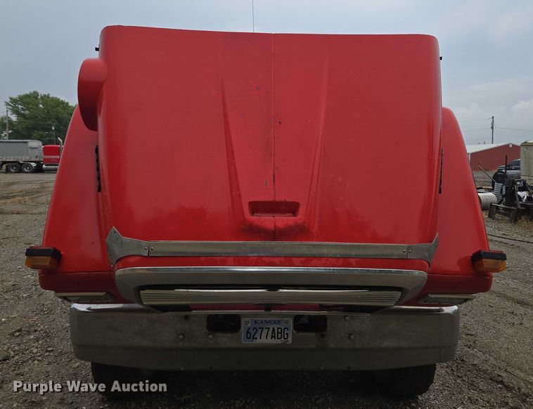 image for item EM7447 1995 Ford L9000 dump truck