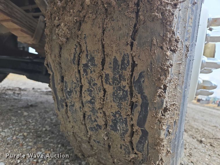 image for item EM7447 1995 Ford L9000 dump truck