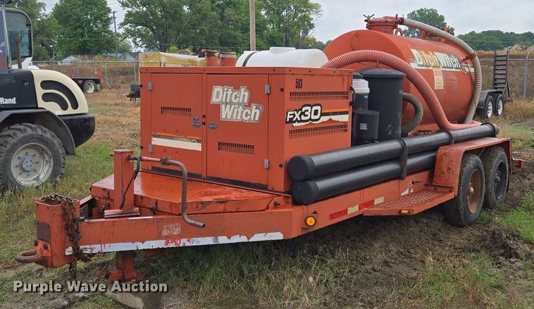 image for item EM7448 2003 Ditch Witch FX30 vacuum excavator