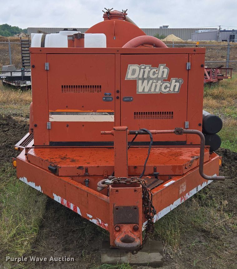 image for item EM7448 2003 Ditch Witch FX30 vacuum excavator