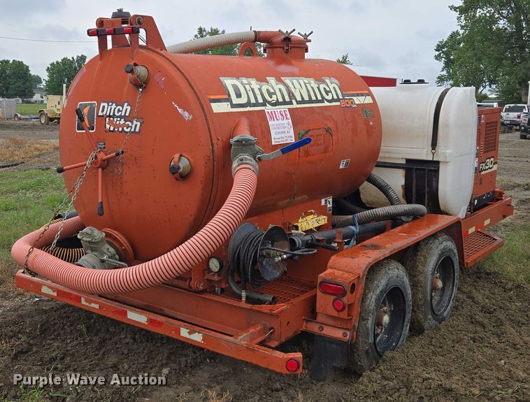 image for item EM7448 2003 Ditch Witch FX30 vacuum excavator