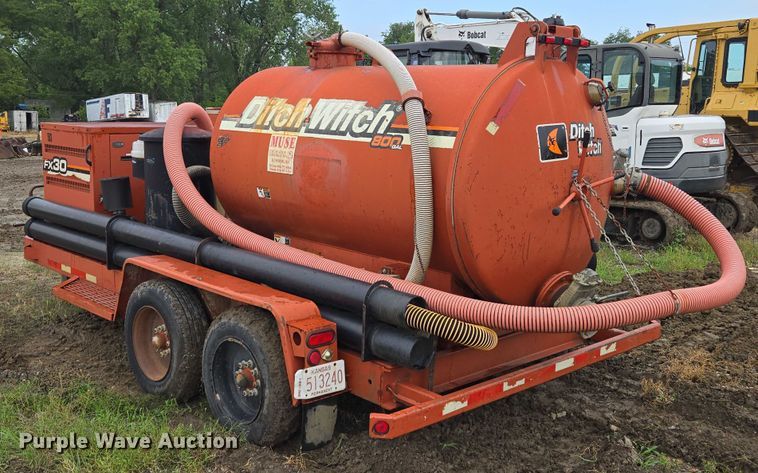 image for item EM7448 2003 Ditch Witch FX30 vacuum excavator