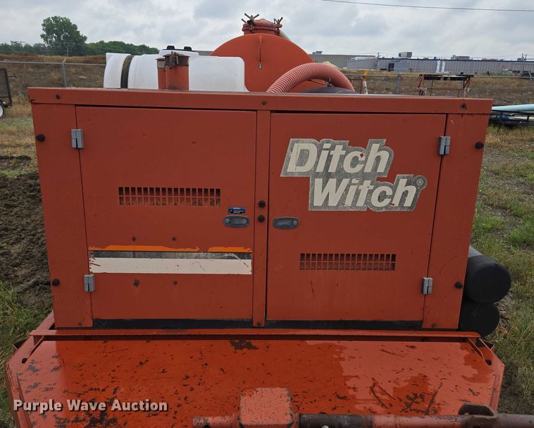 image for item EM7448 2003 Ditch Witch FX30 vacuum excavator