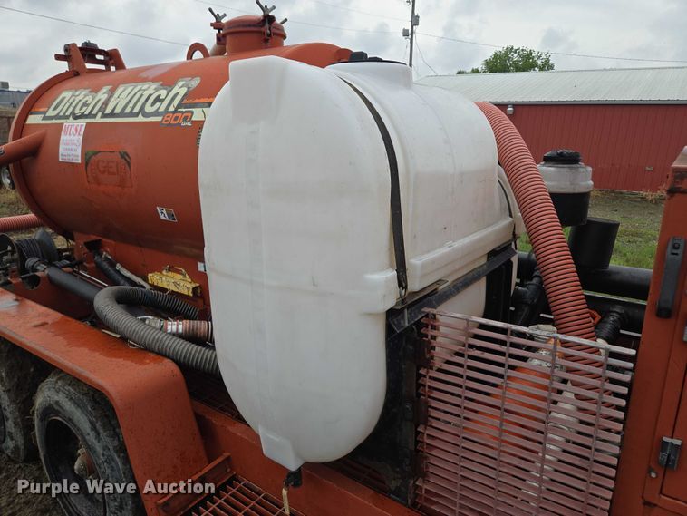 image for item EM7448 2003 Ditch Witch FX30 vacuum excavator