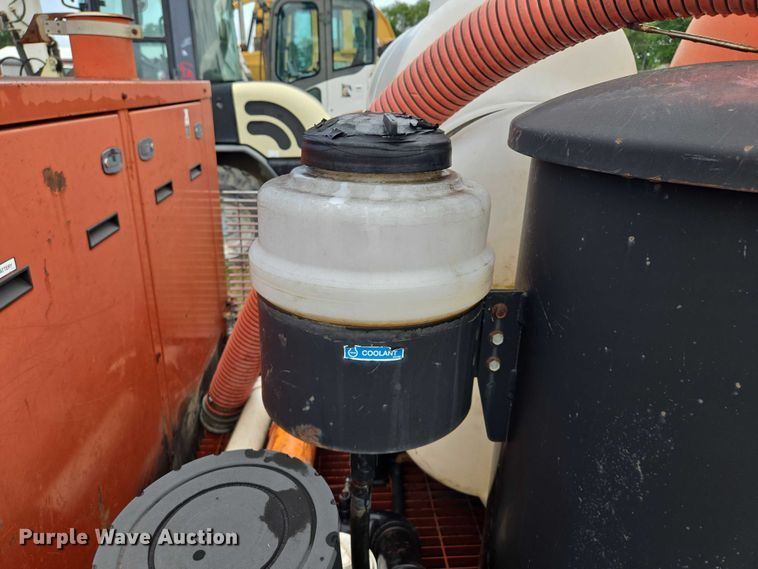 image for item EM7448 2003 Ditch Witch FX30 vacuum excavator