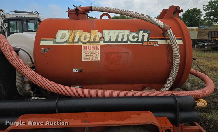 image for item EM7448 2003 Ditch Witch FX30 vacuum excavator
