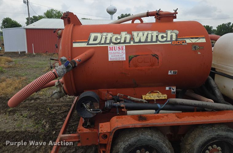 image for item EM7448 2003 Ditch Witch FX30 vacuum excavator