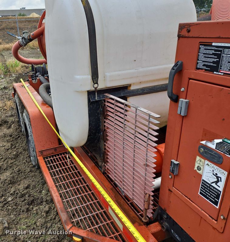 image for item EM7448 2003 Ditch Witch FX30 vacuum excavator