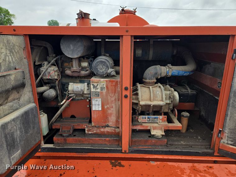 image for item EM7448 2003 Ditch Witch FX30 vacuum excavator