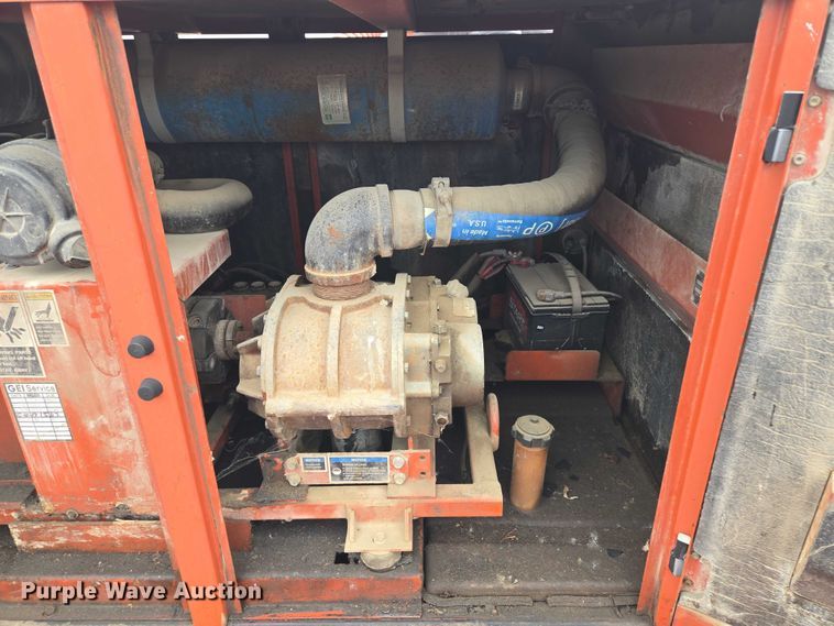 image for item EM7448 2003 Ditch Witch FX30 vacuum excavator