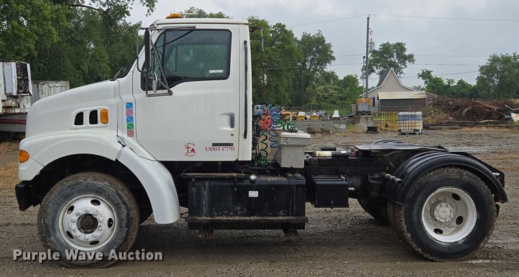 image for item EM7449 1999 Sterling L7501 semi truck