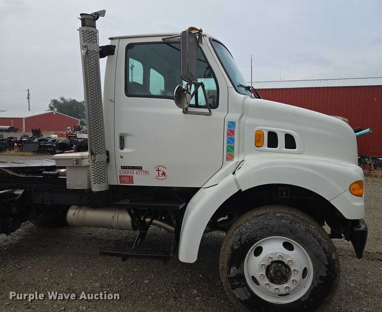 image for item EM7449 1999 Sterling L7501 semi truck