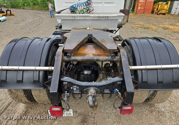 image for item EM7449 1999 Sterling L7501 semi truck