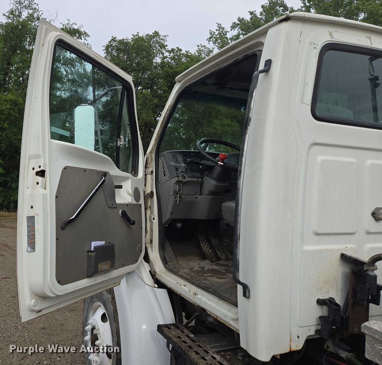 image for item EM7449 1999 Sterling L7501 semi truck