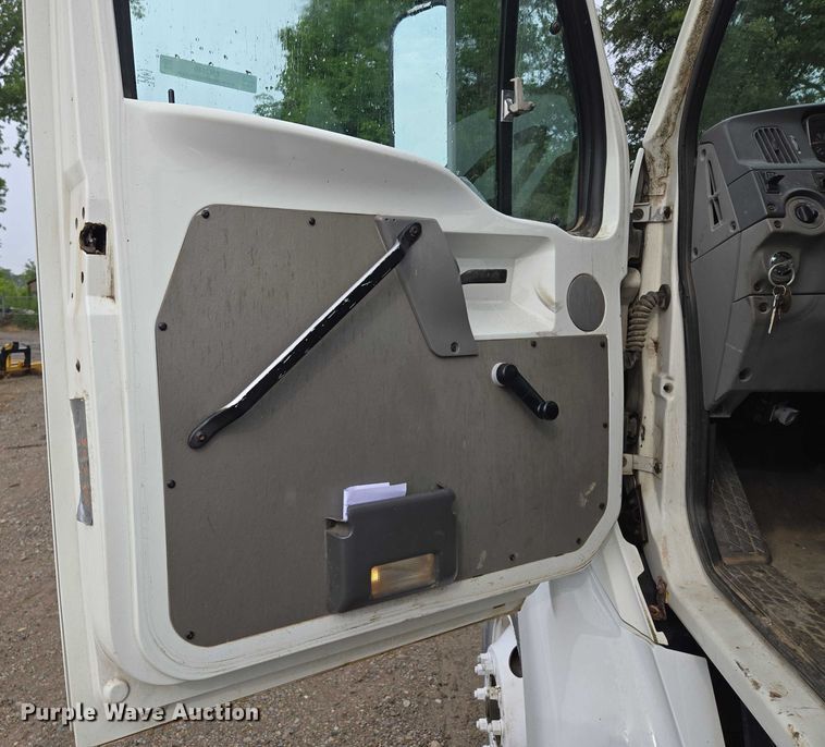 image for item EM7449 1999 Sterling L7501 semi truck