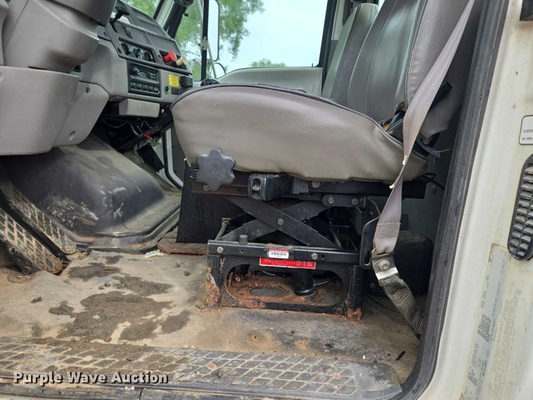 image for item EM7449 1999 Sterling L7501 semi truck