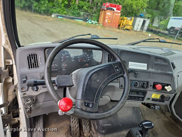 image for item EM7449 1999 Sterling L7501 semi truck