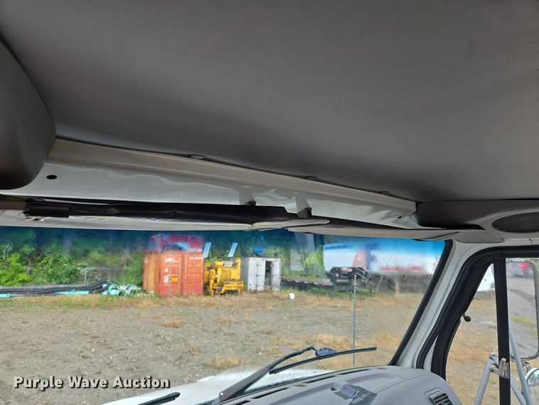 image for item EM7449 1999 Sterling L7501 semi truck