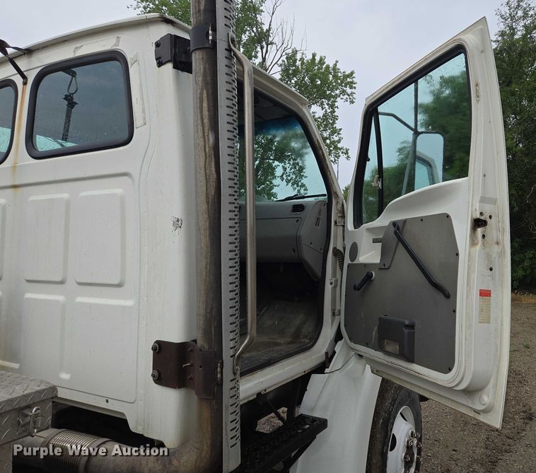 image for item EM7449 1999 Sterling L7501 semi truck