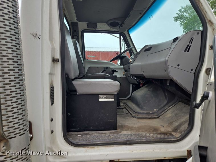 image for item EM7449 1999 Sterling L7501 semi truck