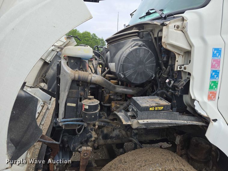 image for item EM7449 1999 Sterling L7501 semi truck