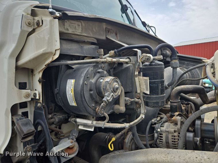 image for item EM7449 1999 Sterling L7501 semi truck