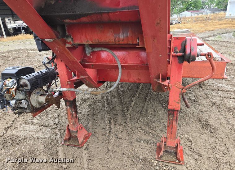 image for item EM7450 2001 Holden equipment trailer