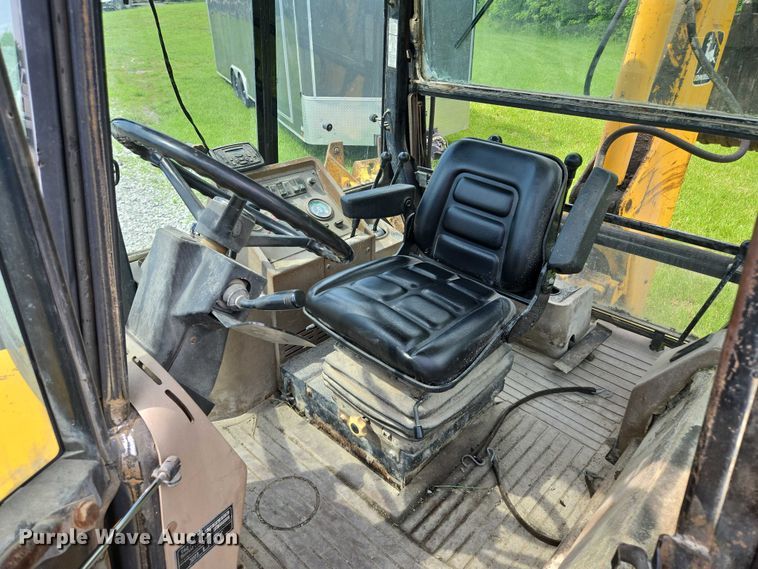 image for item EM7479 1991 John Deere 410D backhoe