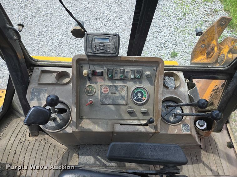 image for item EM7479 1991 John Deere 410D backhoe