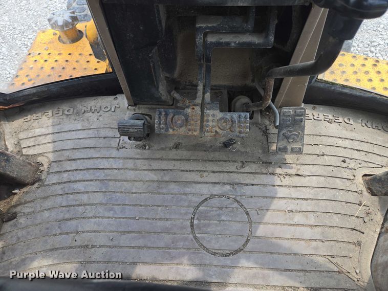 image for item EM7479 1991 John Deere 410D backhoe