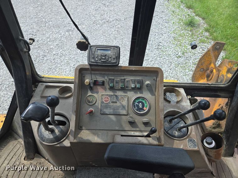 image for item EM7479 1991 John Deere 410D backhoe