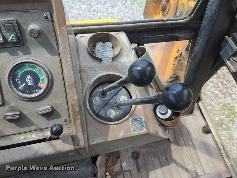 image for item EM7479 1991 John Deere 410D backhoe