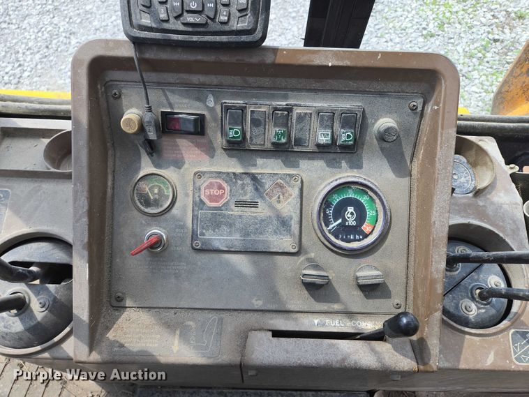 image for item EM7479 1991 John Deere 410D backhoe