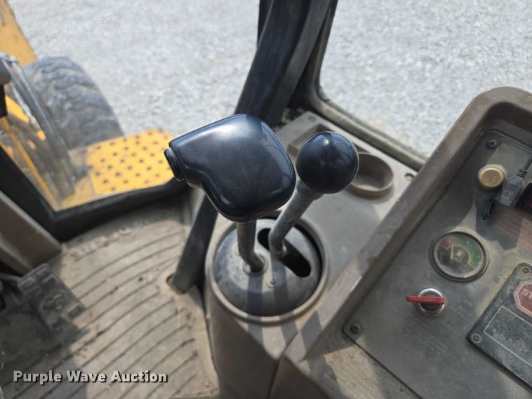 image for item EM7479 1991 John Deere 410D backhoe