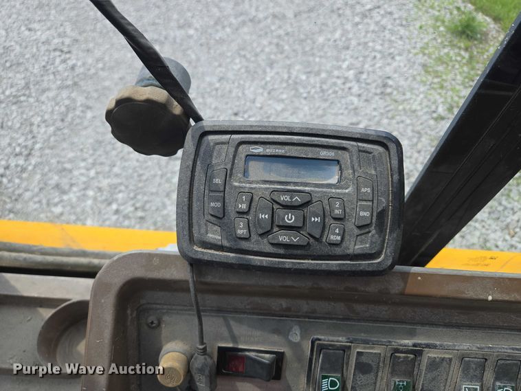 image for item EM7479 1991 John Deere 410D backhoe