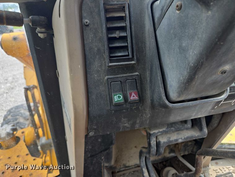 image for item EM7479 1991 John Deere 410D backhoe