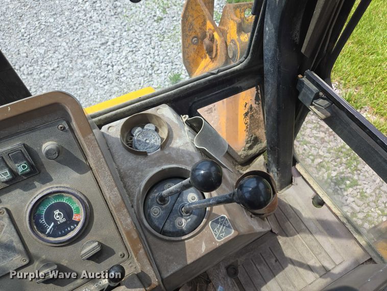 image for item EM7479 1991 John Deere 410D backhoe