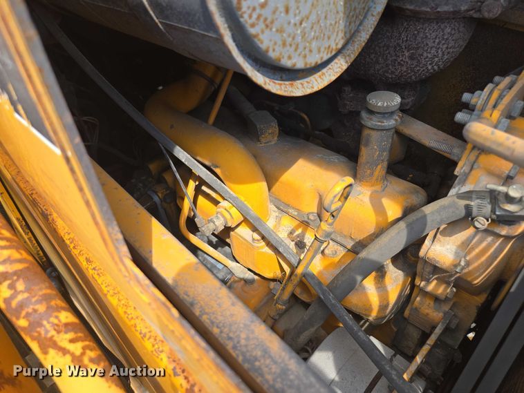 image for item EM7479 1991 John Deere 410D backhoe