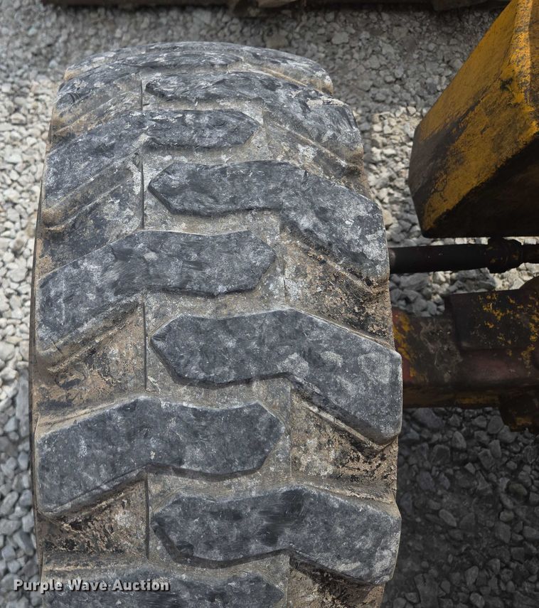 image for item EM7479 1991 John Deere 410D backhoe