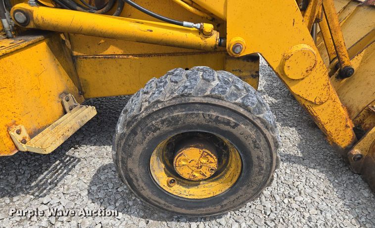 image for item EM7479 1991 John Deere 410D backhoe