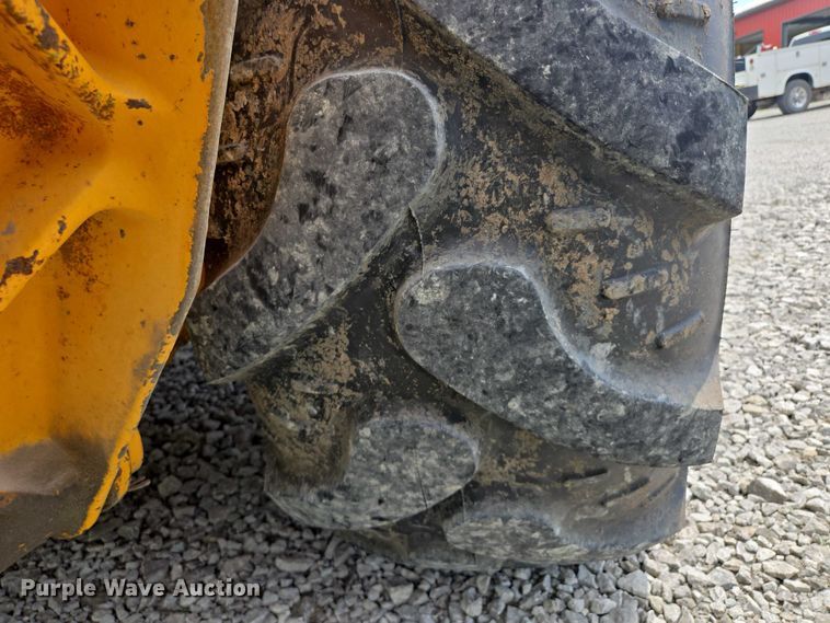 image for item EM7479 1991 John Deere 410D backhoe