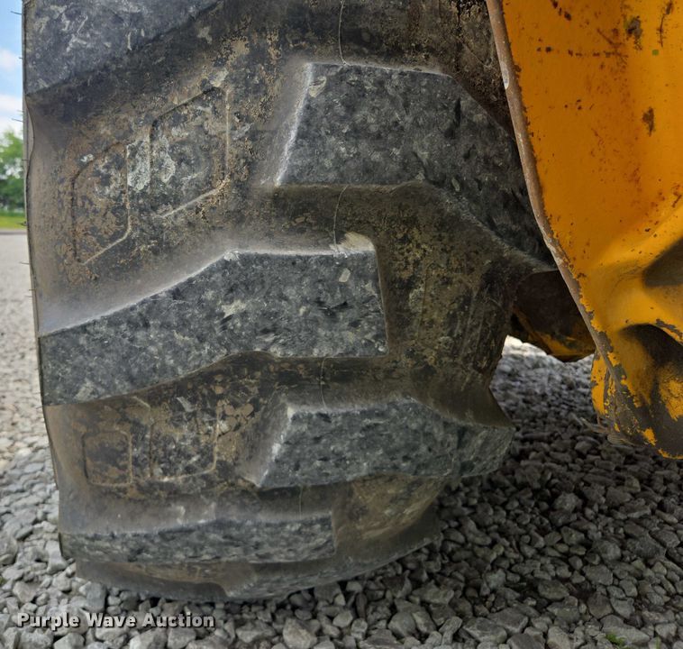 image for item EM7479 1991 John Deere 410D backhoe