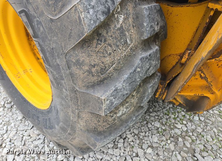 image for item EM7479 1991 John Deere 410D backhoe