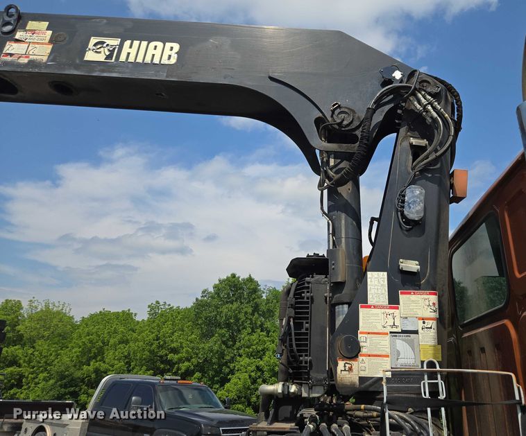image for item EM7481 Hiab 335K-4 Hipro truck mounted crane