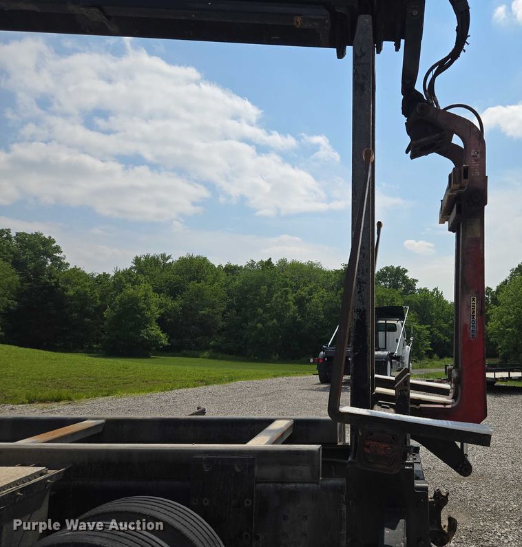 image for item EM7481 Hiab 335K-4 Hipro truck mounted crane